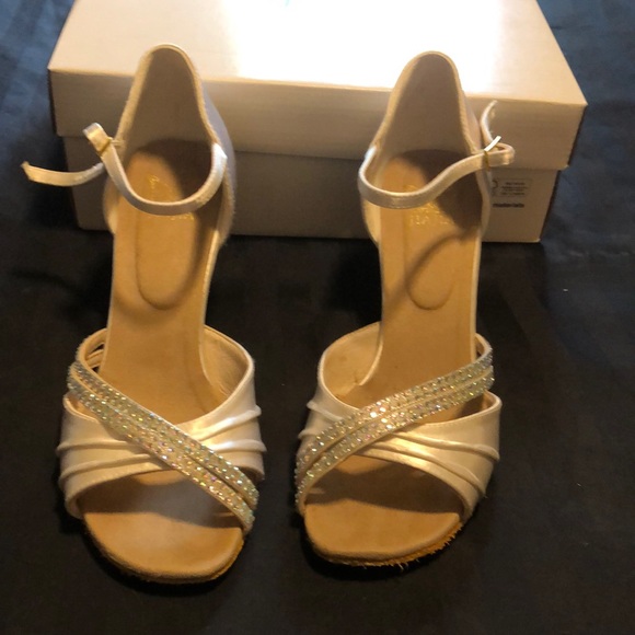 Women’s rhinestone wedding shoes size 8 - Picture 2 of 9